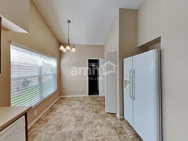 Foto del edificio - 11320 Clayridge Dr