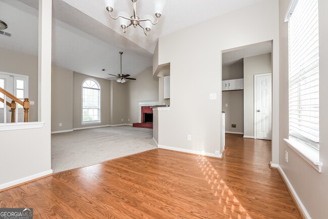 Building Photo - 6584 Planters Ct