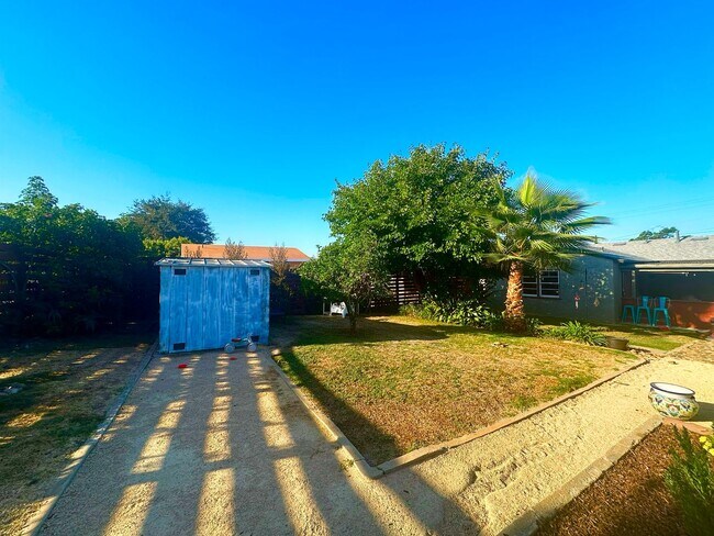 Building Photo - Welcome to your new home located centrally...