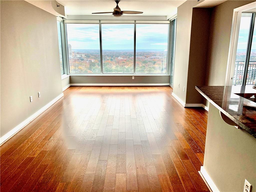 Foto principal - 3338 Peachtree Rd NE