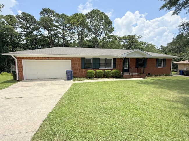 Building Photo - 206 Skyline Rd