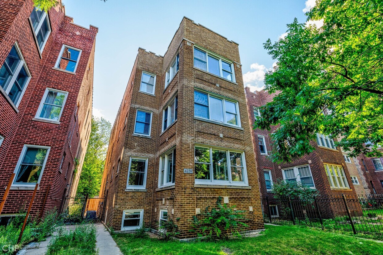 Primary Photo - 4239 N Ashland Ave