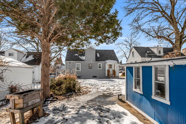 Building Photo - 9833 Zykan Dr