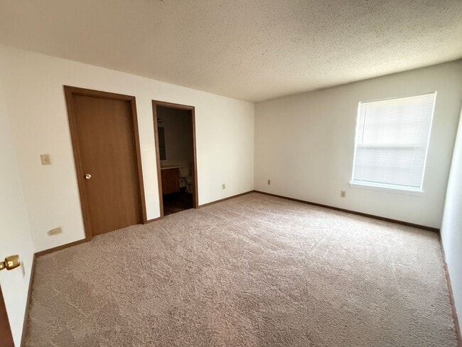 Building Photo - 4020 Crabtree Ct