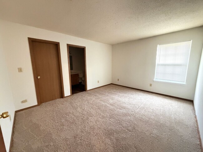 Foto del edificio - 4020 Crabtree Ct