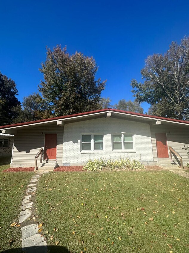 Primary Photo - 2 Bedroom, 1 Bath Duplex in Tullahoma conv...