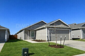 Building Photo - 3132 Burmese St