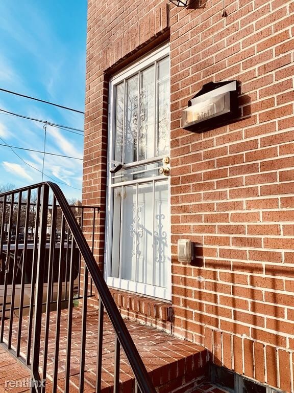 Building Photo - 3 br, 3.5 bath Condo - 916 N Broadway