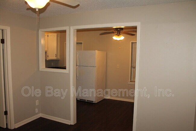 Building Photo - 2305-A Hillwood Dr S