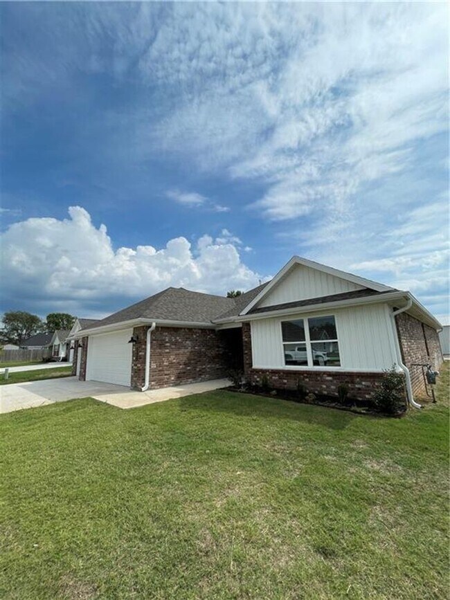 Foto del edificio - Brand New Construction 4 bedroom 2 bath