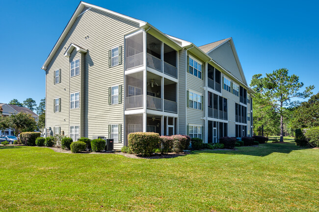 Foto del edificio - 5852 Longwood Dr