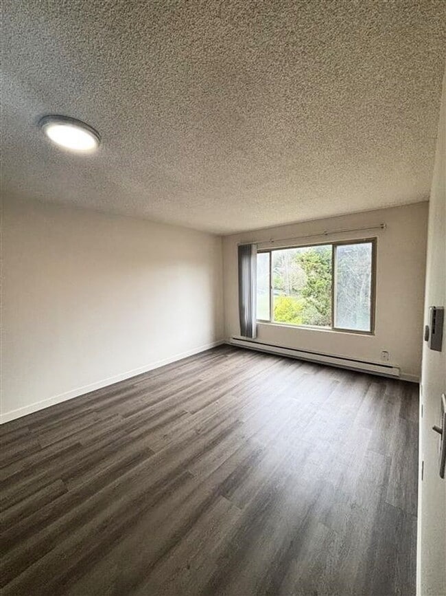 Interior Photo - Crestview