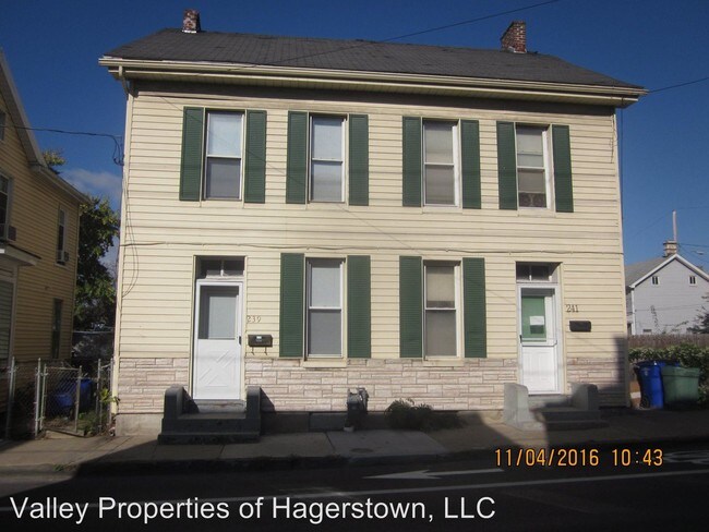 Building Photo - 239-241 N Mulberry St