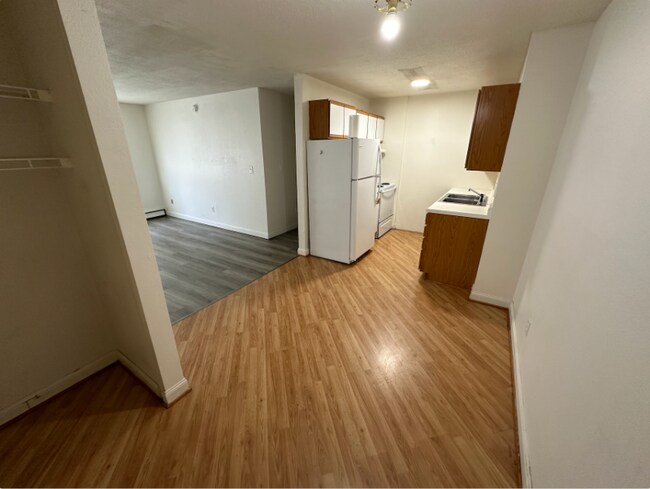 Building Photo - 1518 1st St E