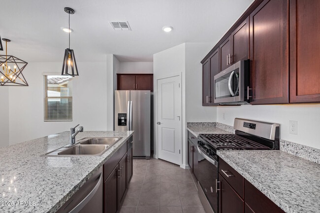 Foto del edificio - 16009 W Smoketree Dr