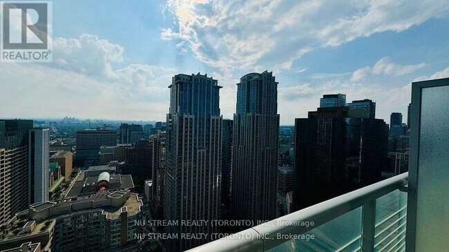 Building Photo - 386-3386 Yonge St