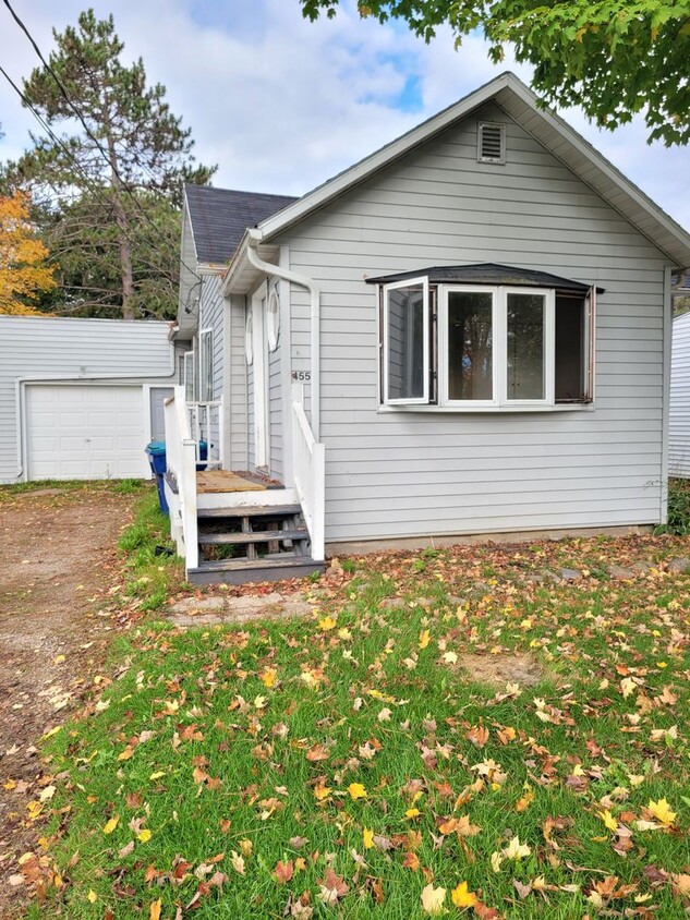 Primary Photo - Single family home Birnamwood!!
