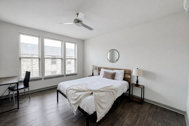 Building Photo - 501 Main St