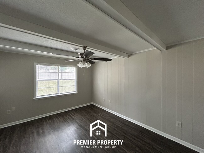 Foto del edificio - Charming 3BR/2BA in Southaven | Hardwood Floors & Large Fenced Backyard