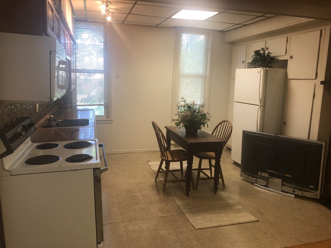 2nd floor No elevator - 516 3rd Ave
