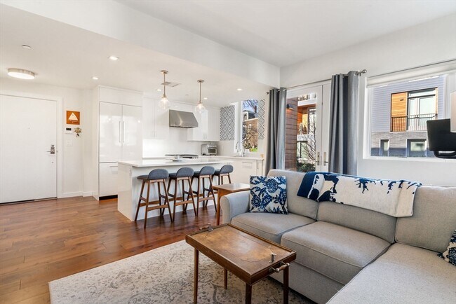 Foto del edificio - 812 E 6th St