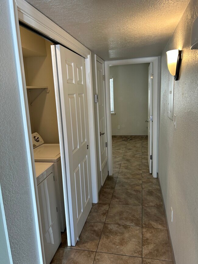 Foto del edificio - 1014 Elm St