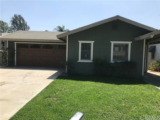 Foto principal - 228 W Brookdale Pl