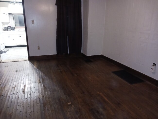 Building Photo - 206 E High St