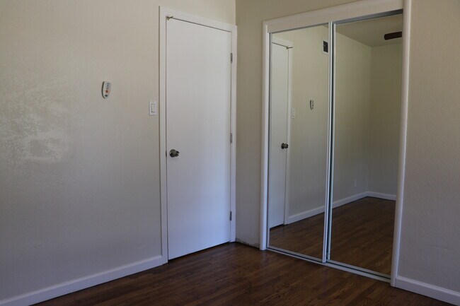 Foto del edificio - 335 Rollingwood Dr
