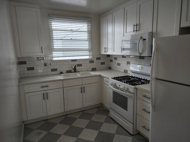 Foto del edificio - 1051 S Bedford St