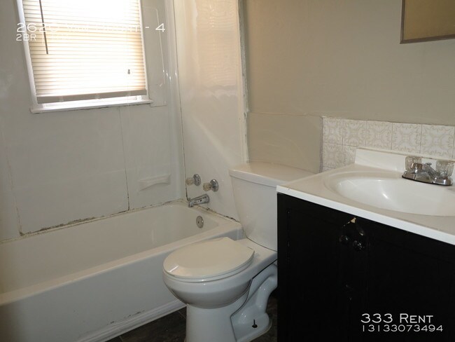 Building Photo - Cute apartment with hardwood floors!