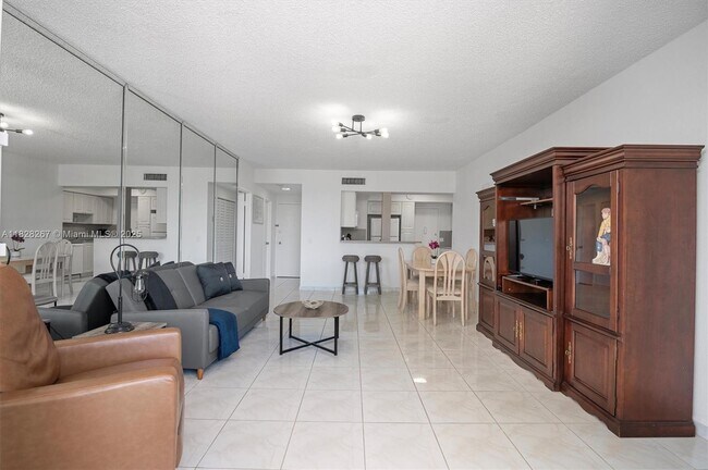 Building Photo - 3505 S Ocean Dr