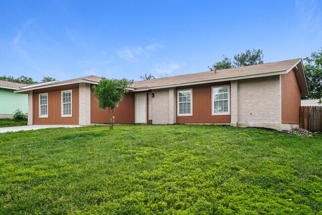 Building Photo - 1070 Hickory Trail St