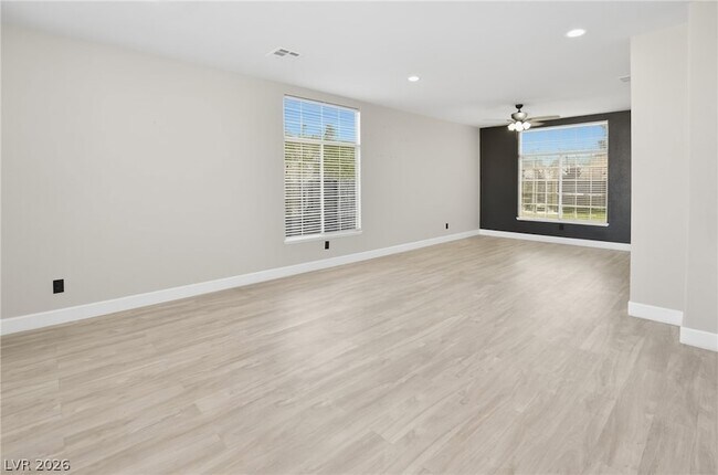 Foto del edificio - 747 Canyon Crest Dr