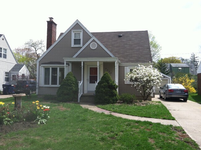 Foto del edificio - 2332 Monroe Ave NE