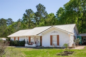 Building Photo - 13040 Hwy 105 E