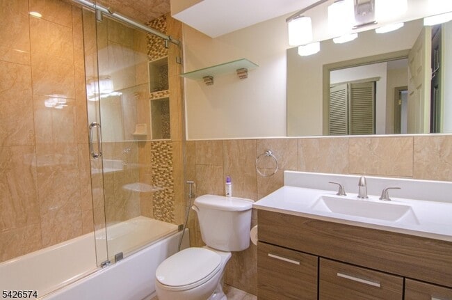 Building Photo - 3027 King Ct