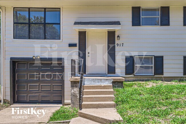 Building Photo - 917 Montclair Dr