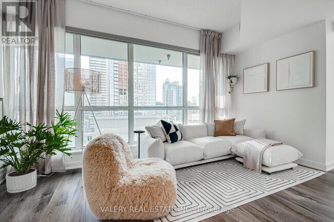 Building Photo - 199 Richmond St W