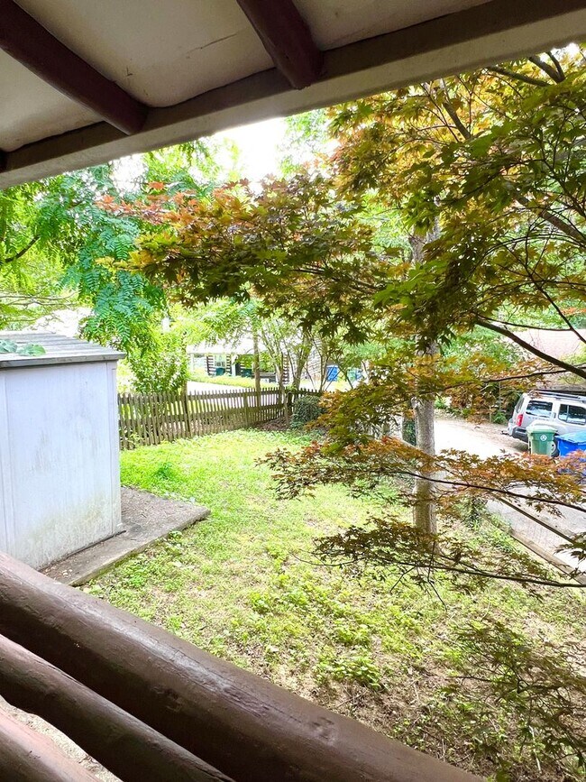 Building Photo - Adorable 1 bedroom 1 bath log cabin in Hom...