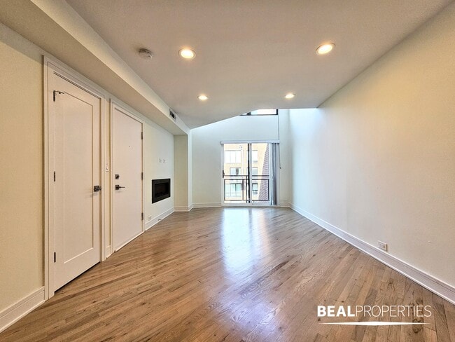 Photo - 944 W Grace St Apartment