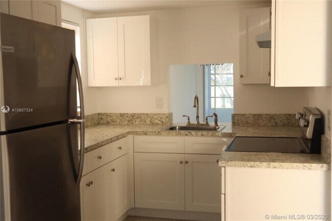 Foto del edificio - 6070 NW 64th Ave