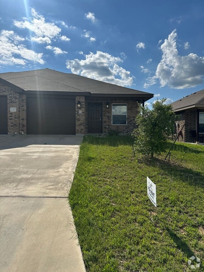 Building Photo - 2327 B Duntov Dr