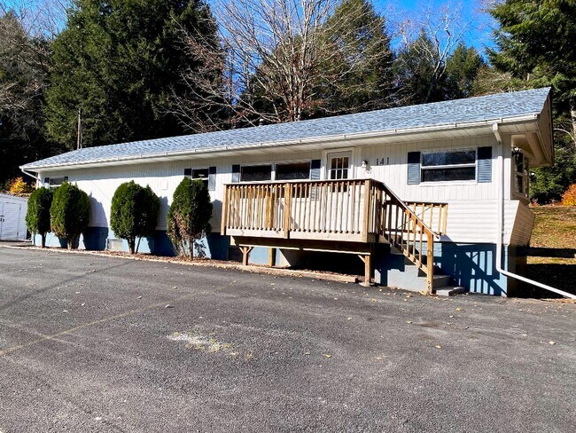 Building Photo - 141 Gale Rd