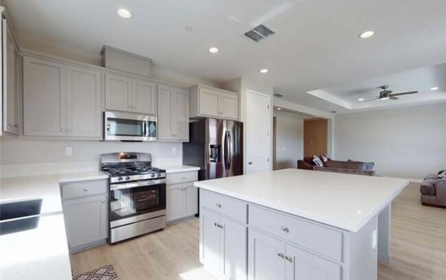 Foto del edificio - 443 Eel River Ln