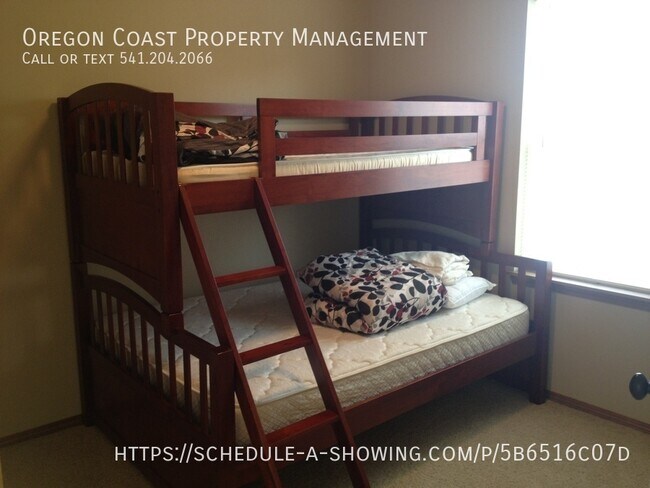 Building Photo - Awesome 3 Bedroom House In Lincoln City