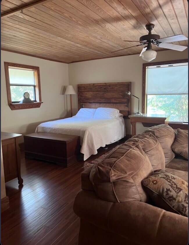 Foto del edificio - 650 Bluff Ridge Ct
