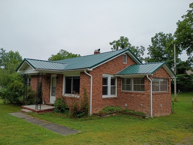 Building Photo - 1810 Willow Rd