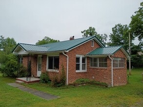Building Photo - 1810 Willow Rd