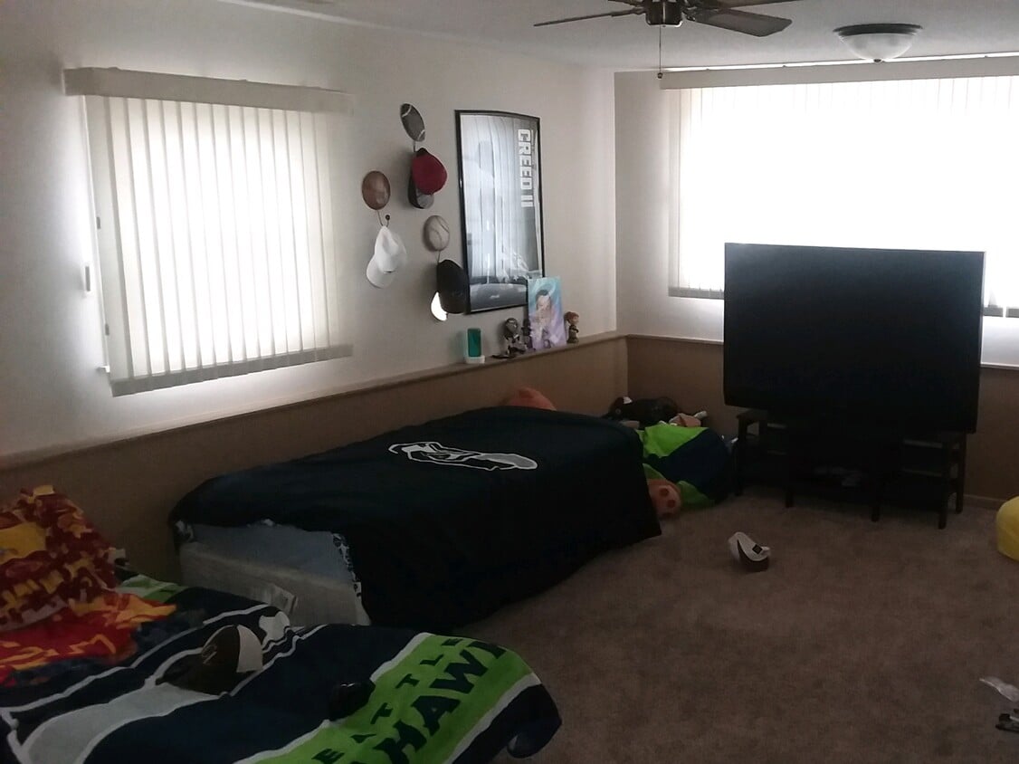 18 Sunset View Dr, Clear Lake, IA 50428 House Rental in Clear Lake